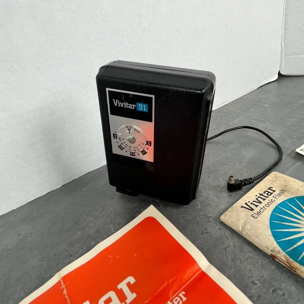 Vivitar 91 Automatic‎ Electronic Flash Model Vintage Camera Accessory